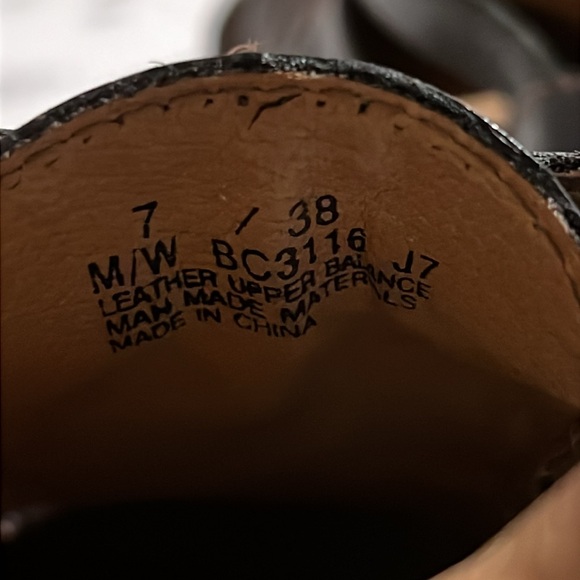 b.o.c. Wedge Leather Sandal w/Heel Strap & Buckle - Picture 7 of 7